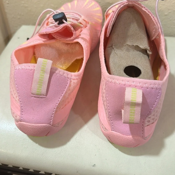 Water shoes, size 11 - Picture 3 of 4